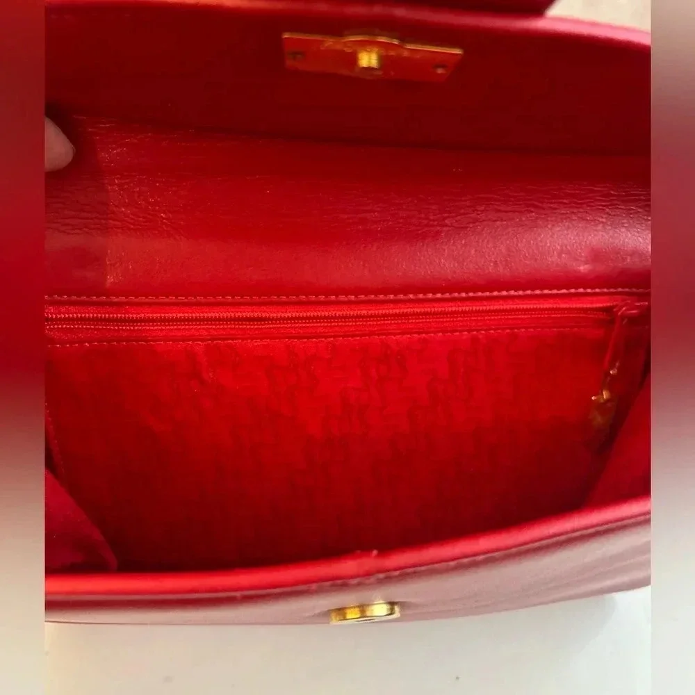 ! Rare Vintage, 1980's Yves Saint Laurent red bag with gold chain - Picture 6 of 14